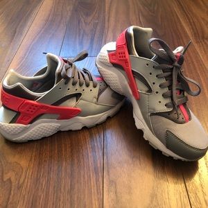 🎉Price Drop🎉 Nike Hurrache Pink/Grey